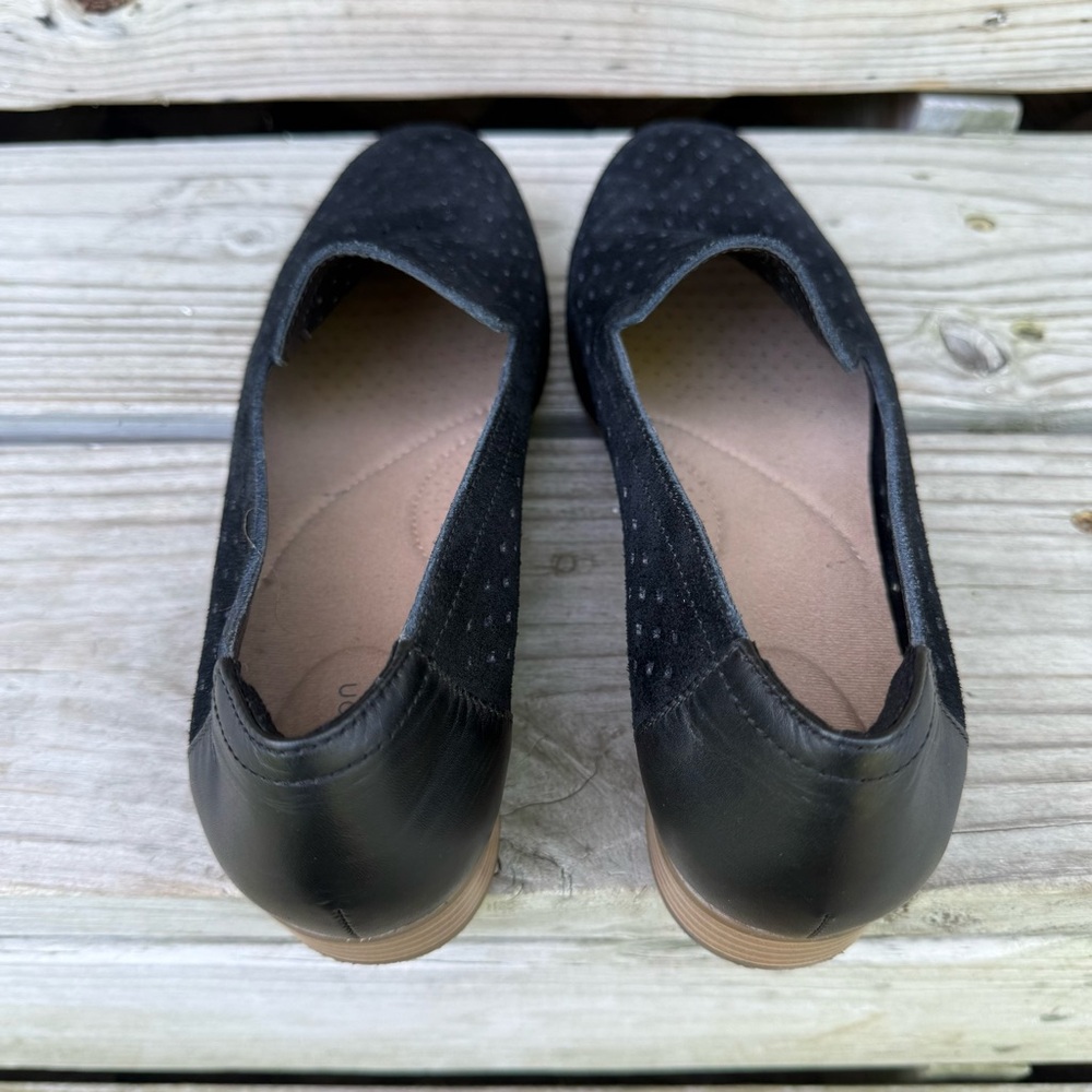 Clarks Black Suede Juliet Hayes Loafer Perforated Diamond Rubber Sole Size 8.5 M - Picture 9 of 15